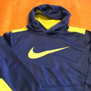 Boy’s thermal fit Nike hoodie